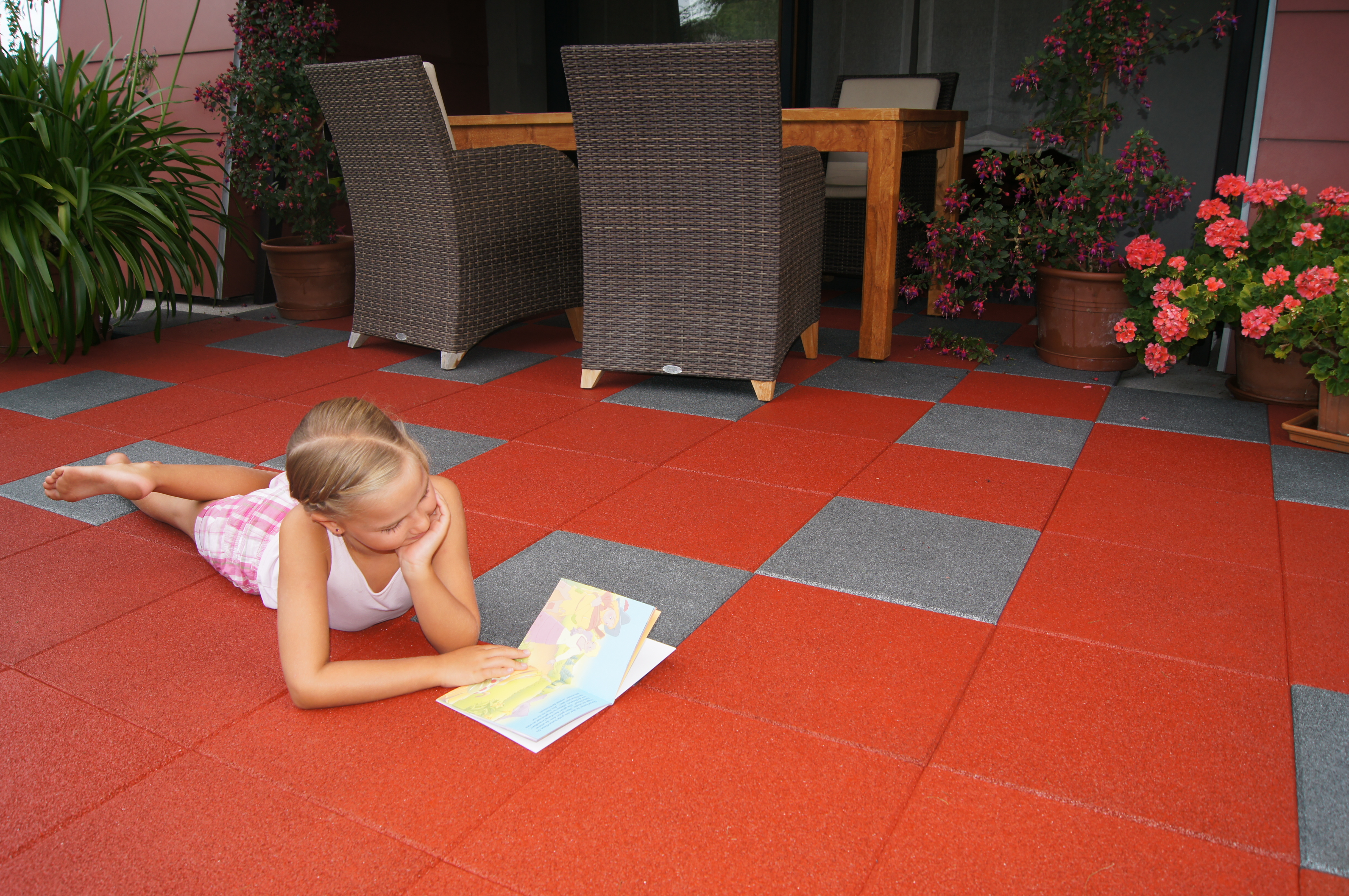 Hautfreundliche Balkon Und Terrassenplatten Gegen Rutschgefahr